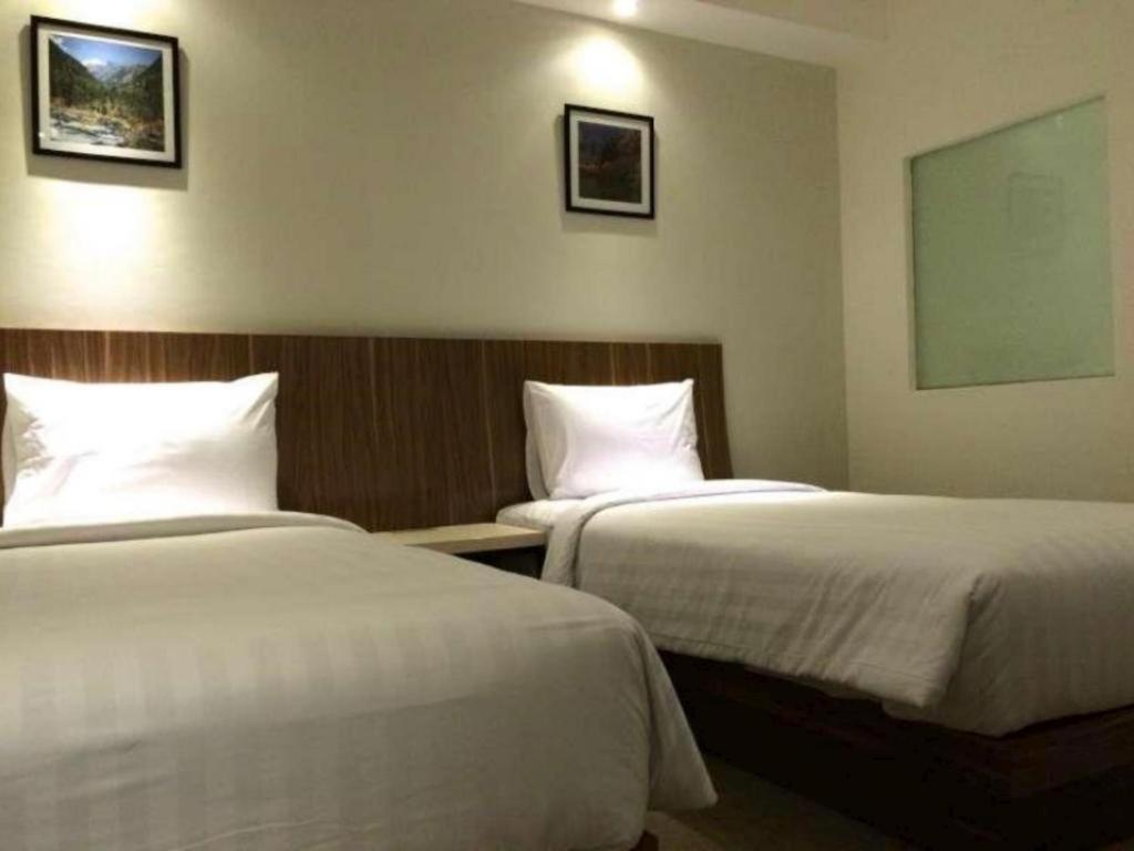 Hart Hotel Arjuna Матарам Экстерьер фото