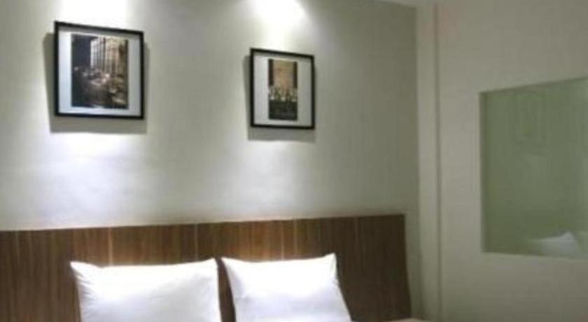Hart Hotel Arjuna Матарам Экстерьер фото