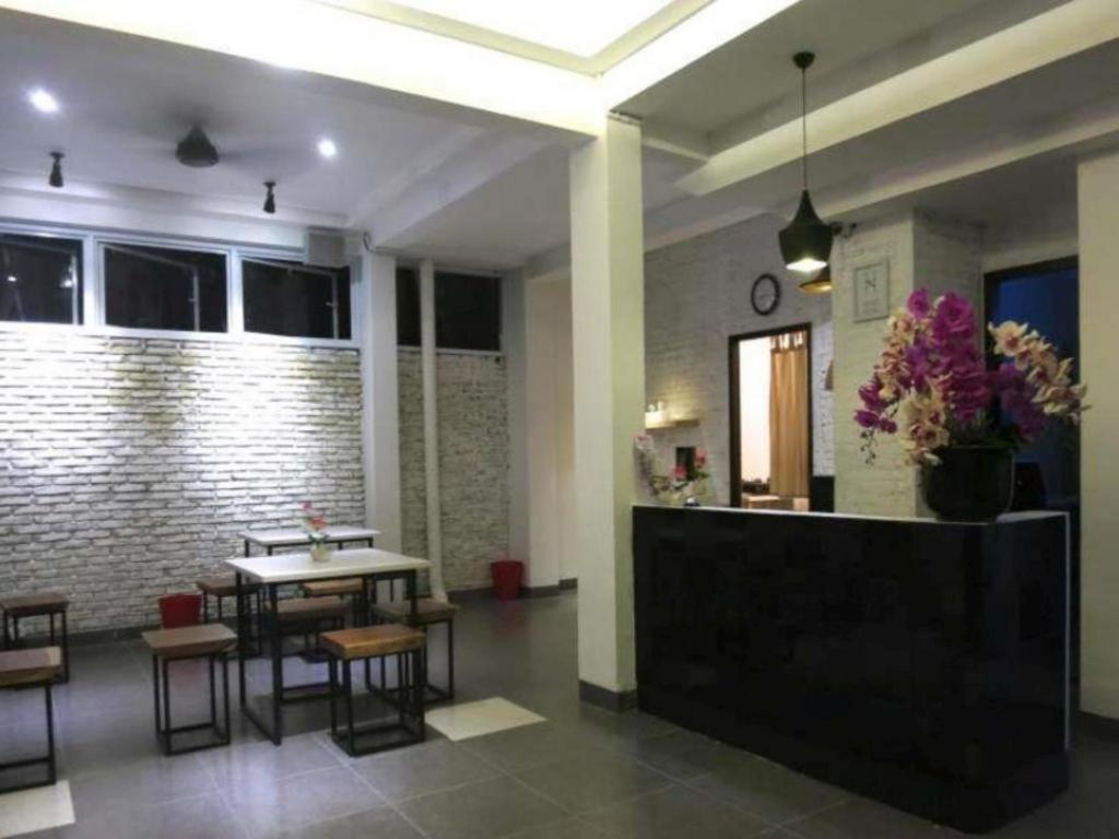 Hart Hotel Arjuna Матарам Экстерьер фото