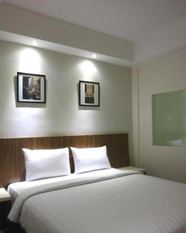 Hart Hotel Arjuna Матарам Экстерьер фото