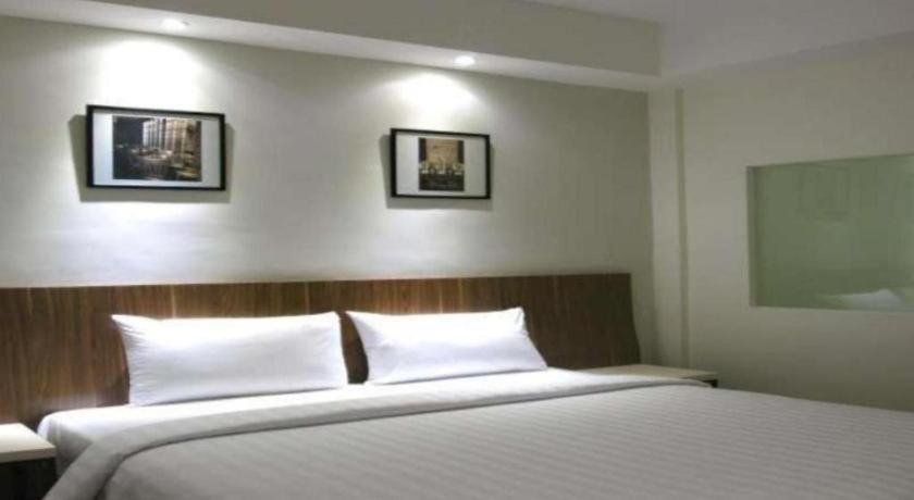 Hart Hotel Arjuna Матарам Экстерьер фото